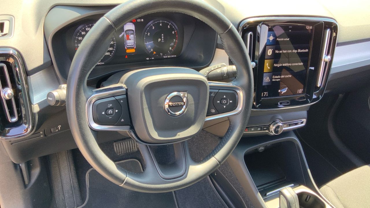 Volvo XC40 1.5 T2 MOMENTUM PRO AUTO 129 5P