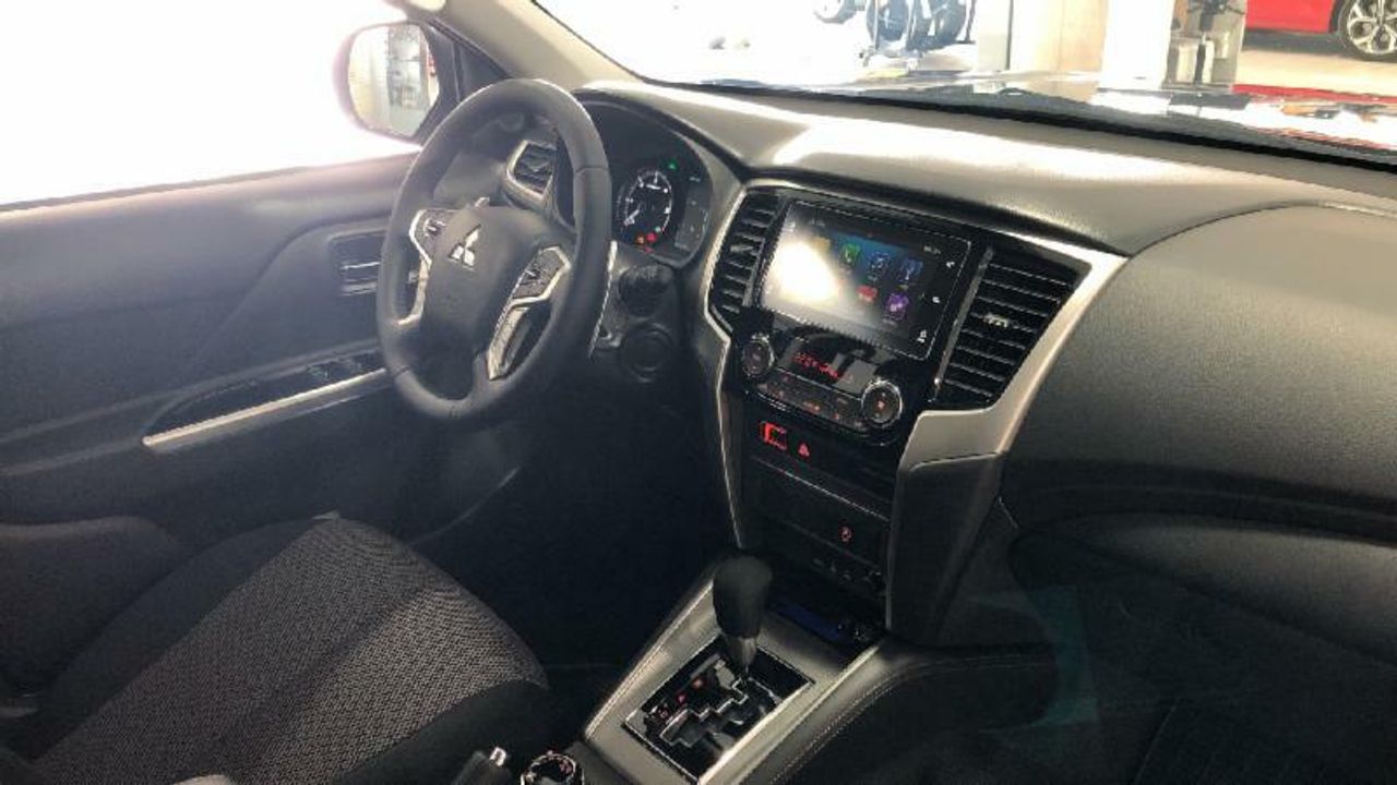Mitsubishi L200 L200 D/C 220 DI-D 6AT MOTION EVAP