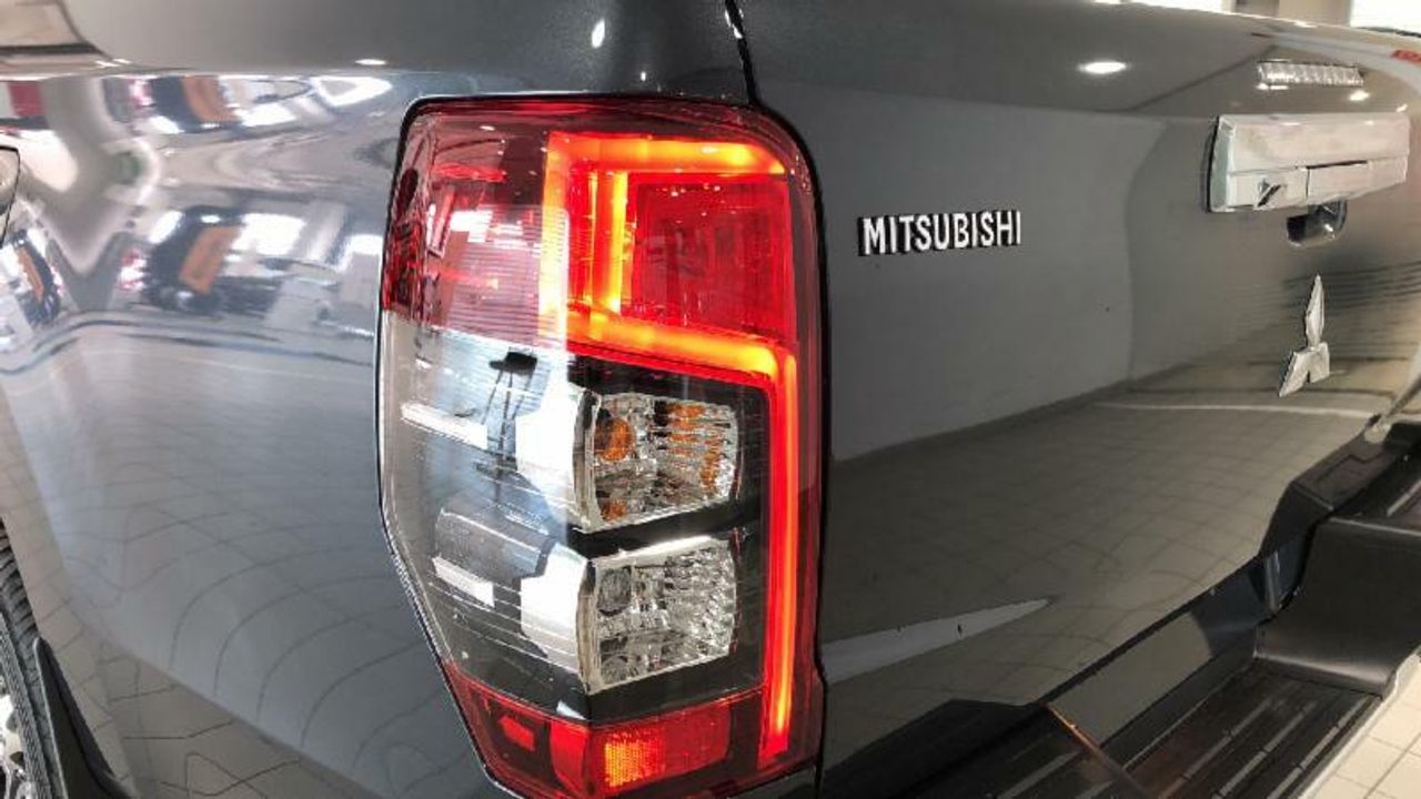Mitsubishi L200 L200 D/C 220 DI-D 6AT MOTION EVAP