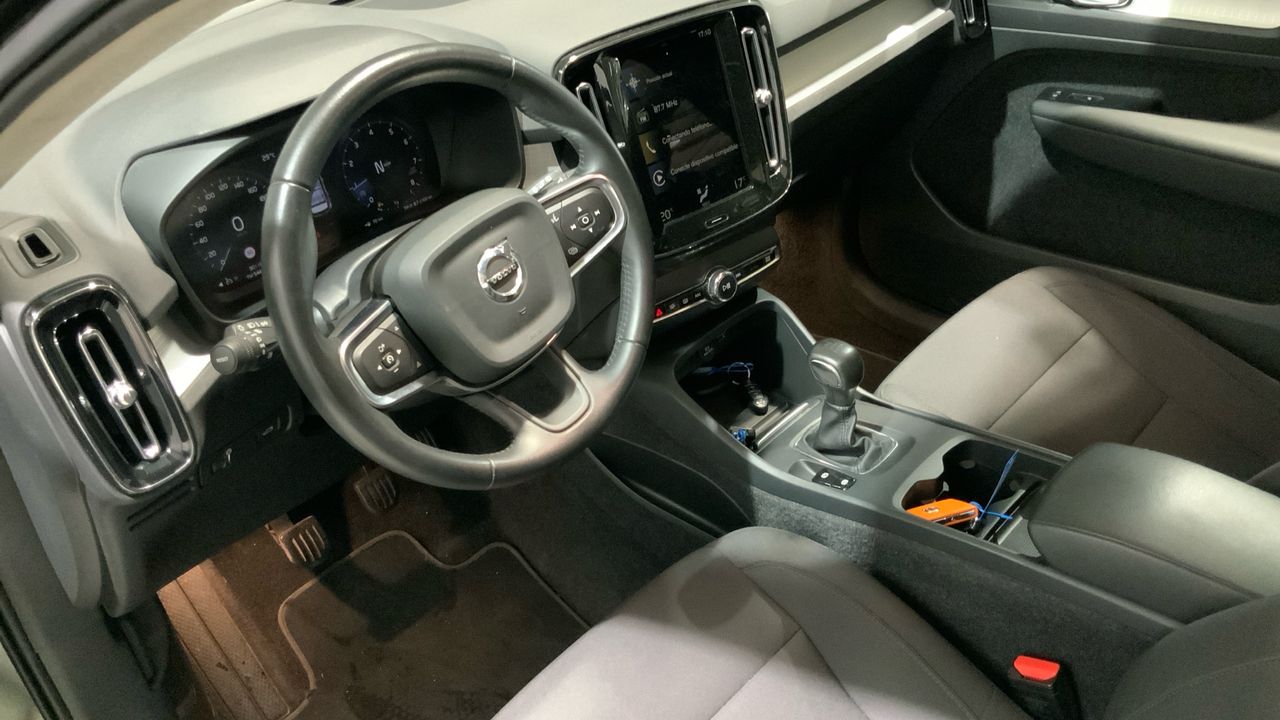 Volvo XC40 1.5 T3 MOMENTUM PRO 163 5P