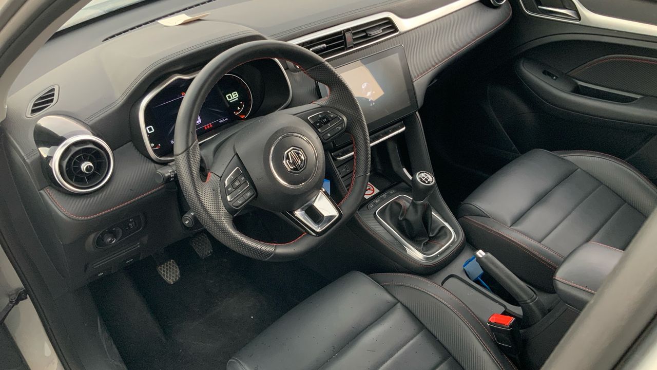 MG ZS 1.5 LUXURY 106 5P