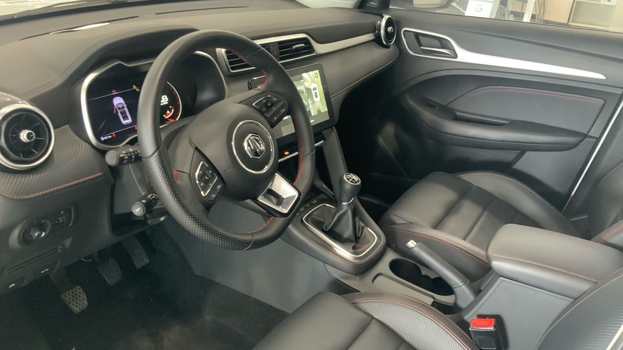 MG ZS 1.5 LUXURY 106 5P