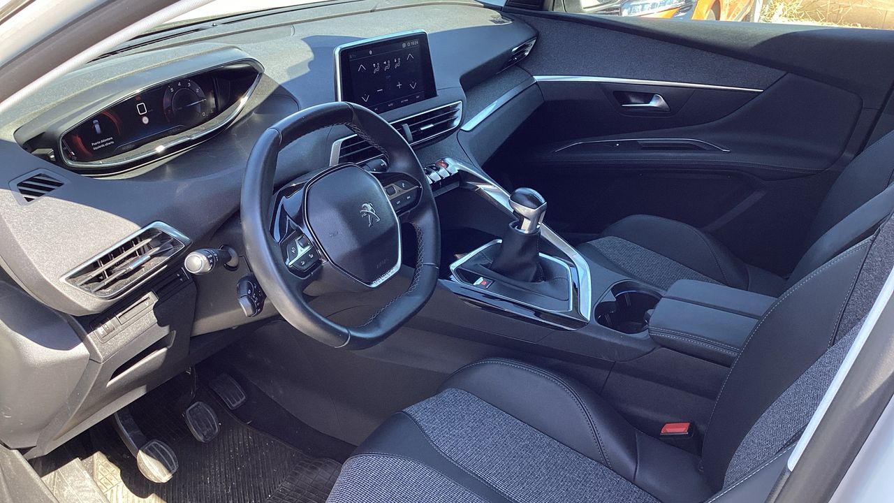 Peugeot 3008 1.2 PURETECH 96KW ALLURE S&S 130 5P