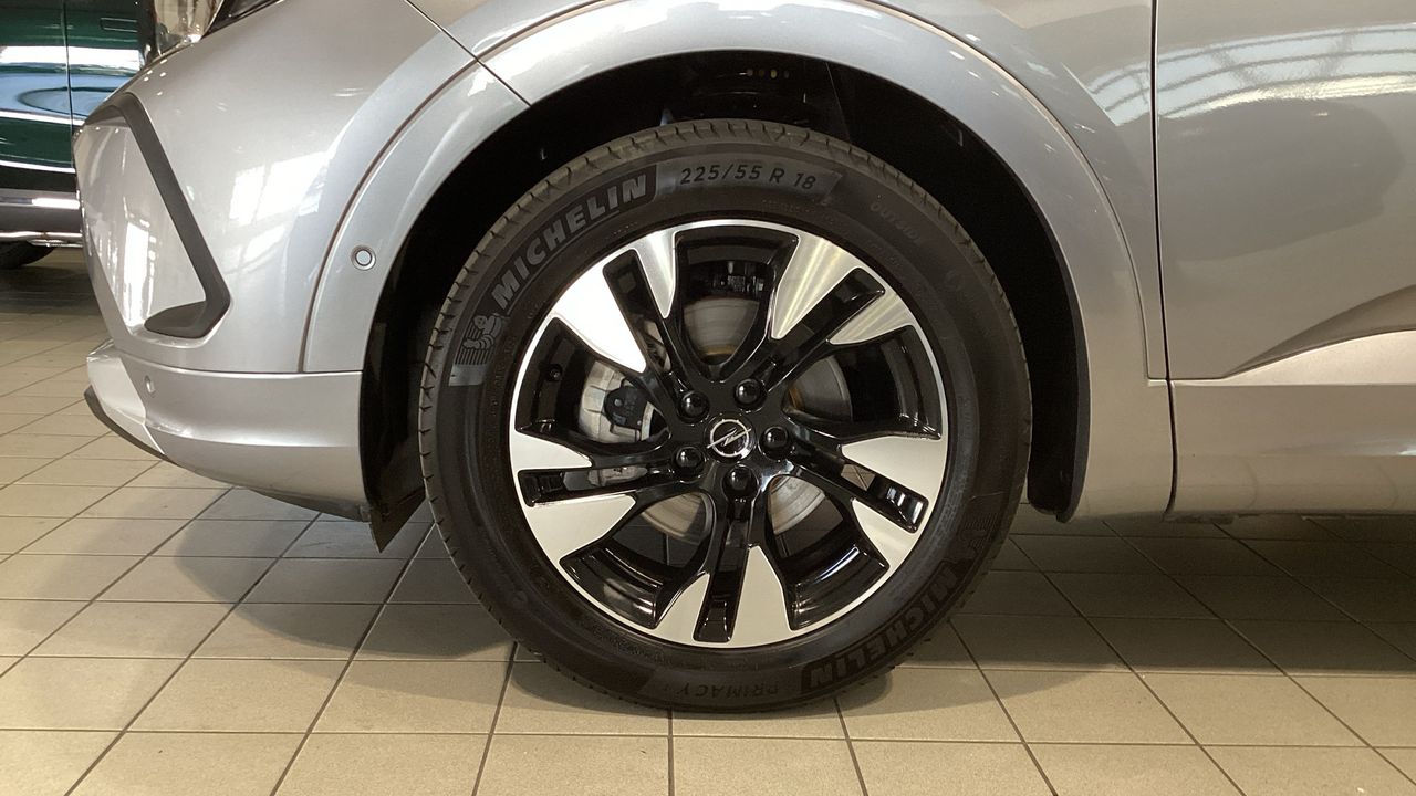 Opel Grandland 1.2 TURBO ULTIMATE AUTO 130 5P