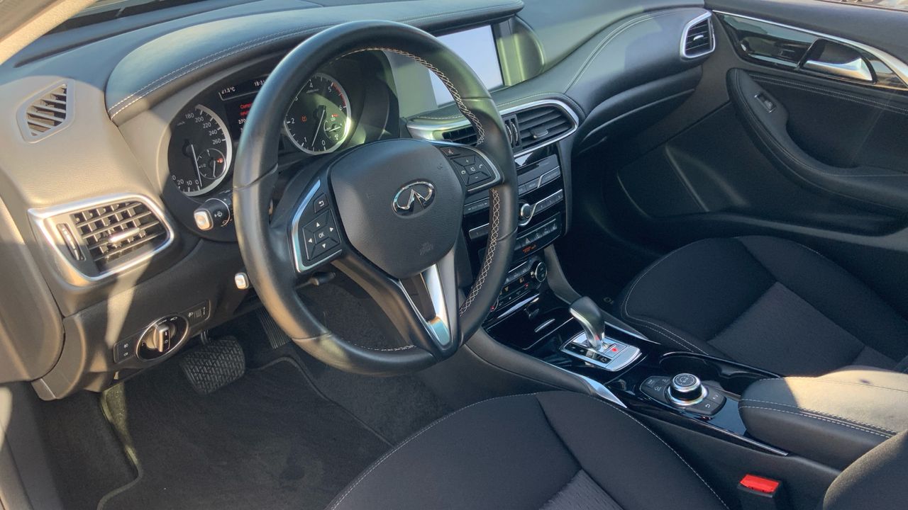 Infiniti QX30 2.2D PREMIUM DCT 4WD 170 5P