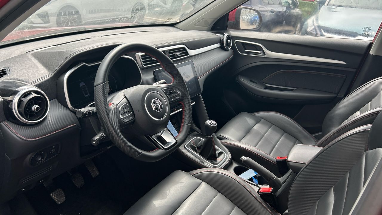 MG ZS 1.5 LUXURY 106 5P