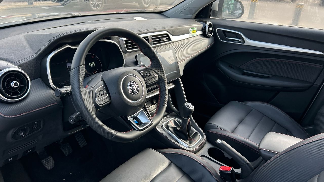 MG ZS 1.5 LUXURY 106 5P