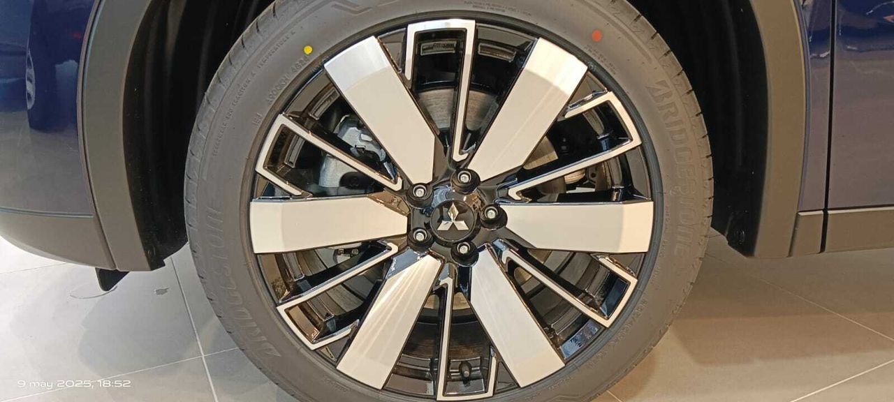 Mitsubishi Outlander 2.4 PHEV KAITEKI 306 5P
