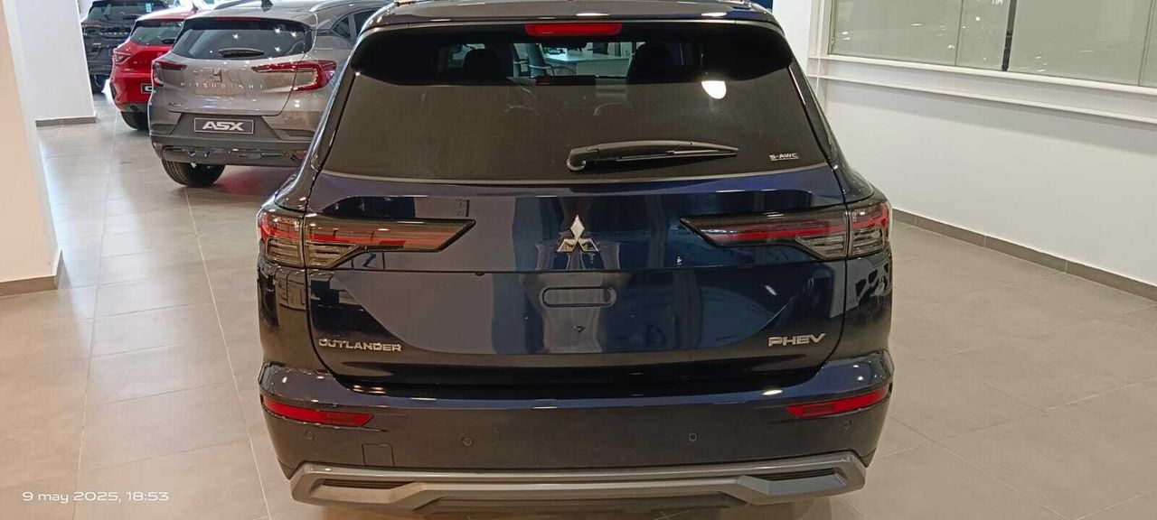 Mitsubishi Outlander 2.4 PHEV KAITEKI 306 5P