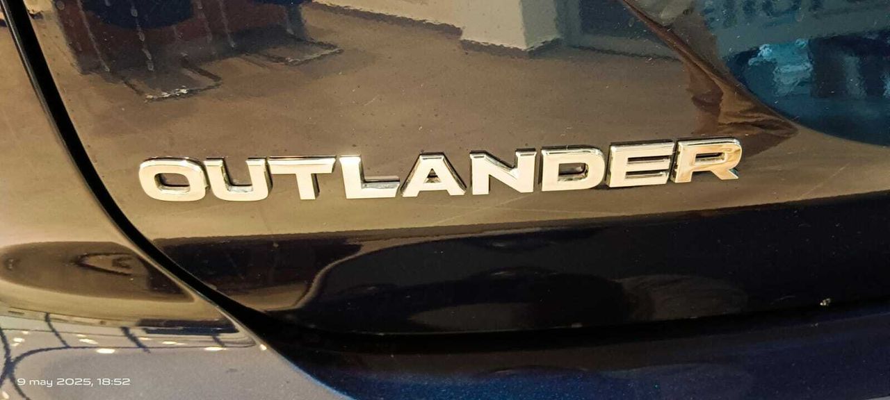 Mitsubishi Outlander 2.4 PHEV KAITEKI 306 5P