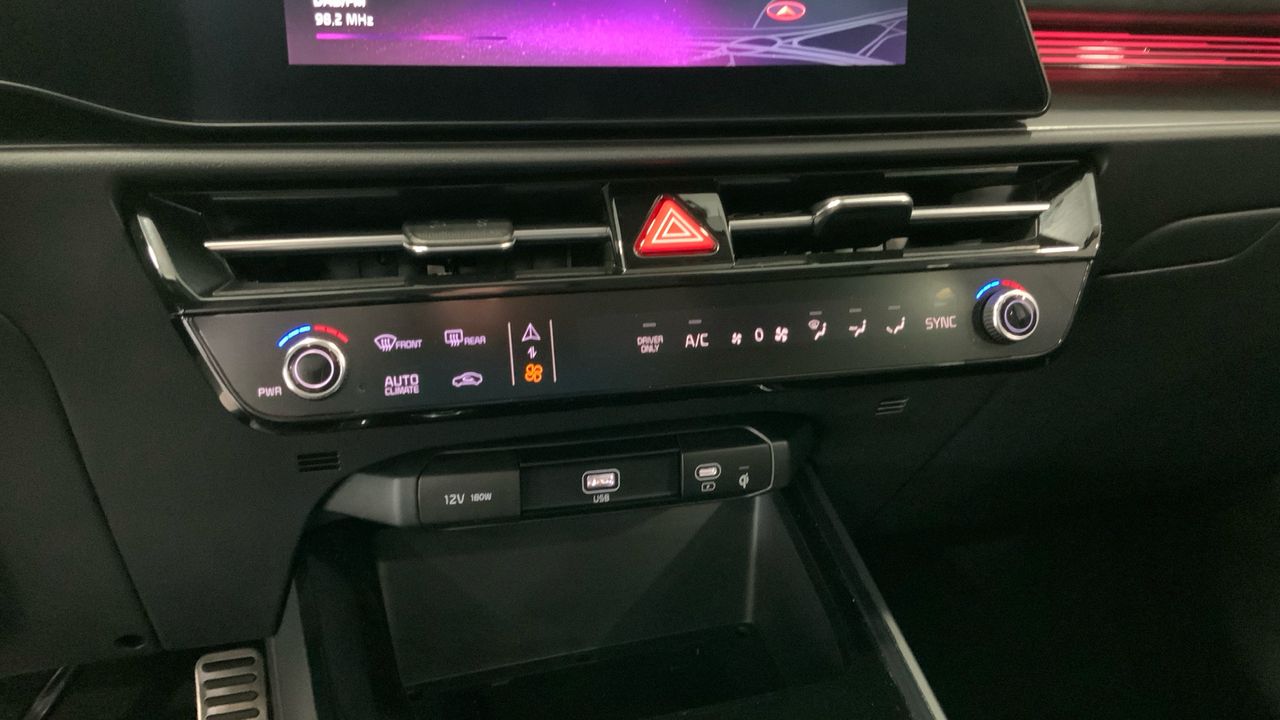 Kia Niro BEV 65KWH 150KW E-NIRO EMOTION 204 5P