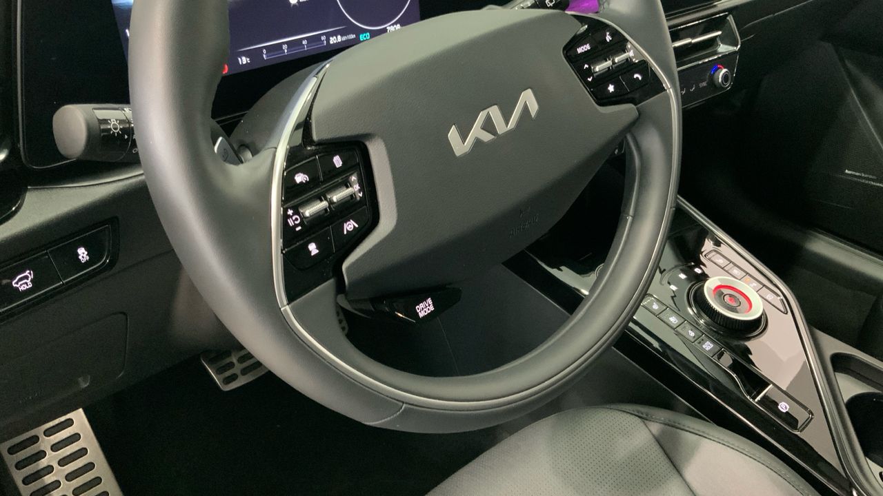 Kia Niro BEV 65KWH 150KW E-NIRO EMOTION 204 5P