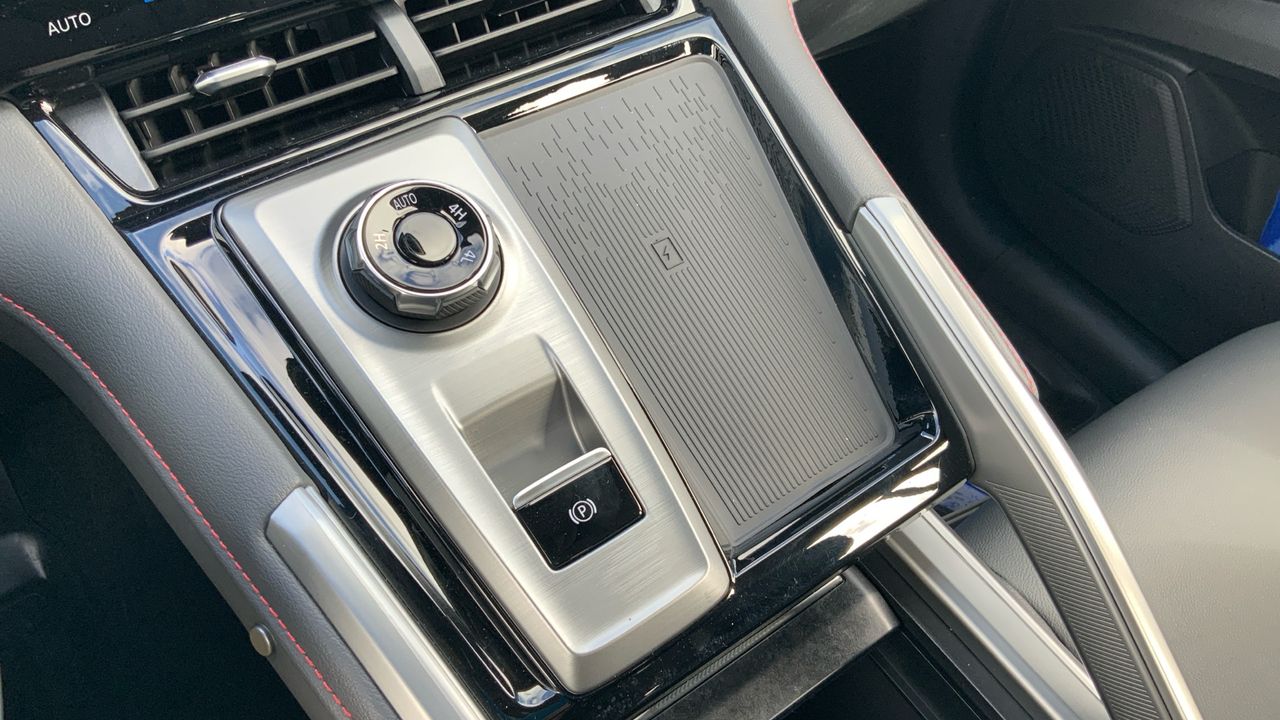 Maxus T60 MAX 2.0D 8AT 4WD 215 4P