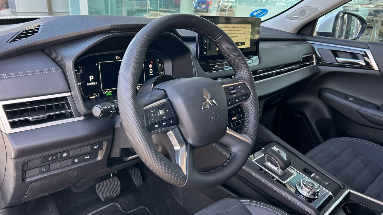 Mitsubishi Outlander 2.4 PHEV KAITEKI 306 5P