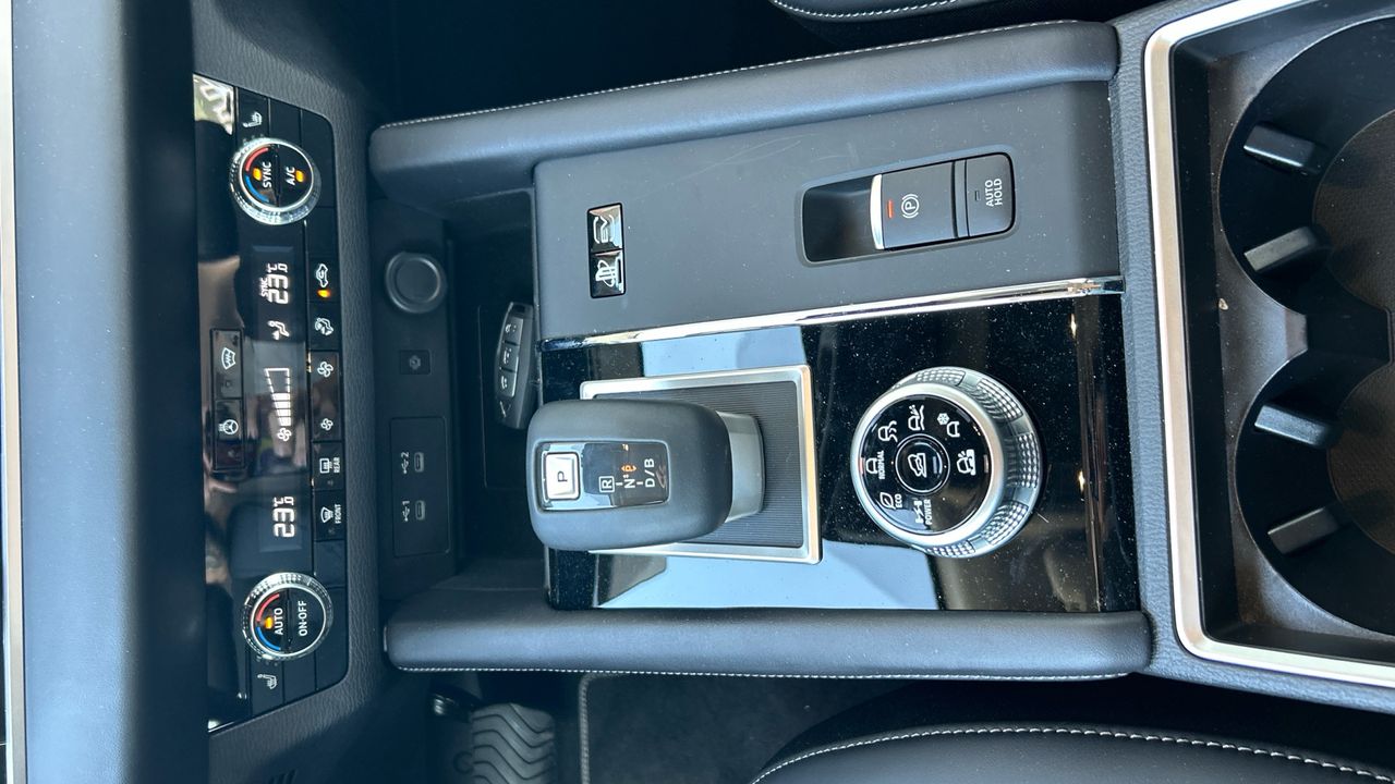 Mitsubishi Outlander 2.4 PHEV KAITEKI 306 5P