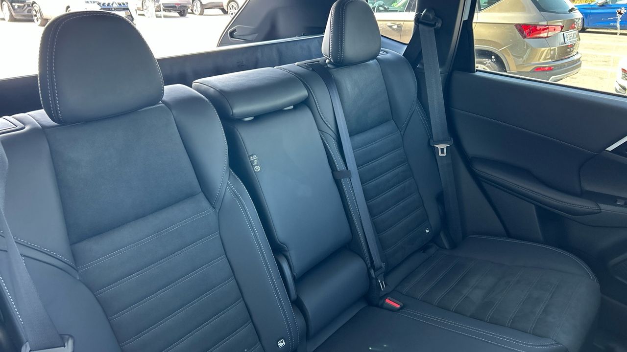 Mitsubishi Outlander 2.4 PHEV KAITEKI 306 5P