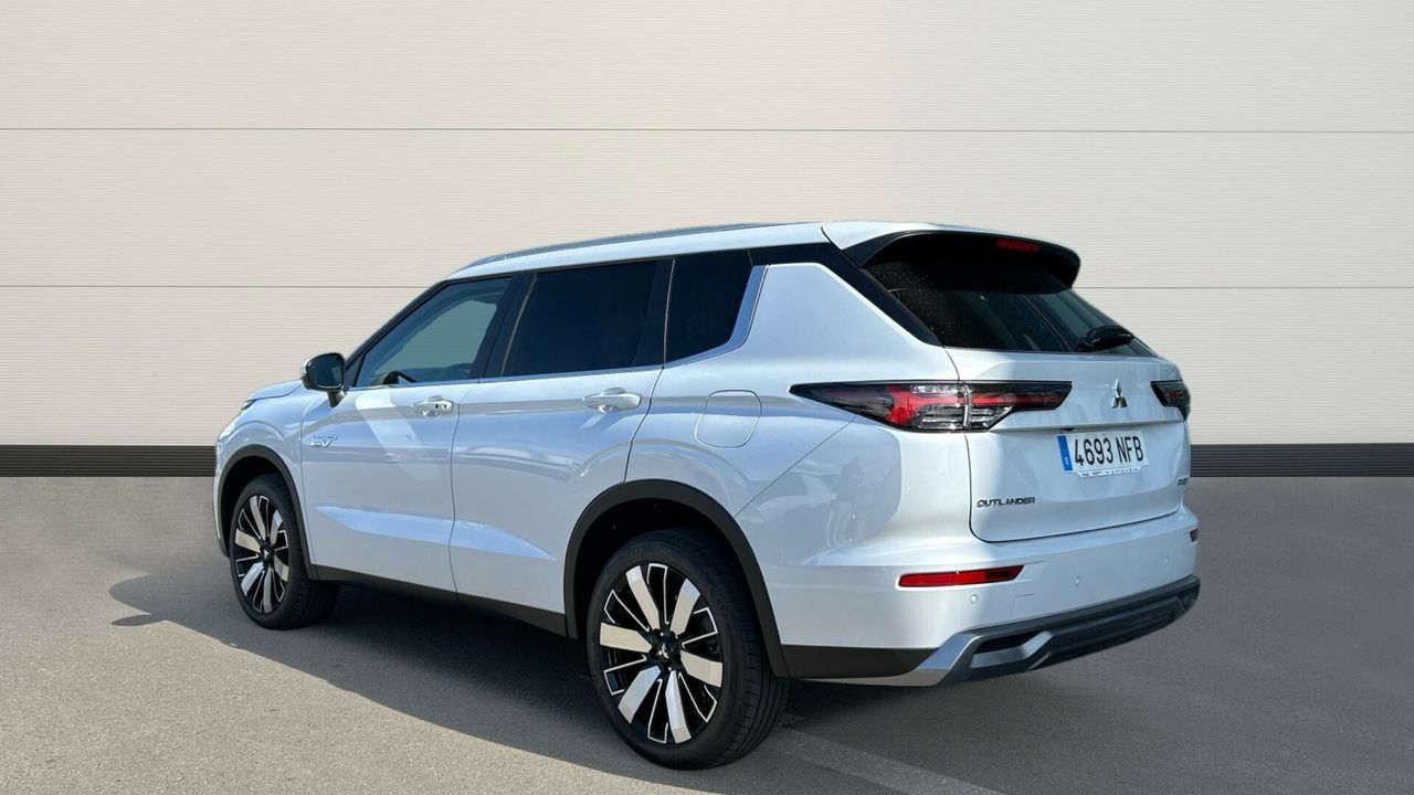 Mitsubishi Outlander 2.4 PHEV KAITEKI 306 5P