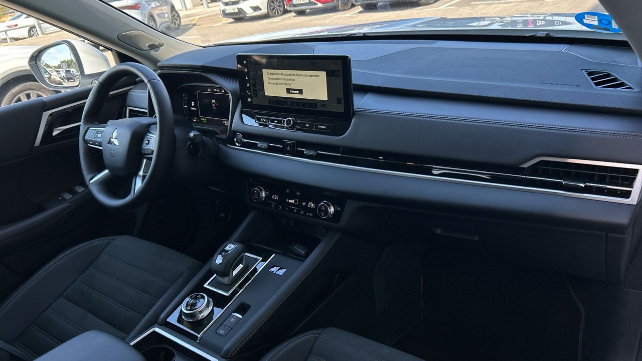 Mitsubishi Outlander 2.4 PHEV KAITEKI 306 5P