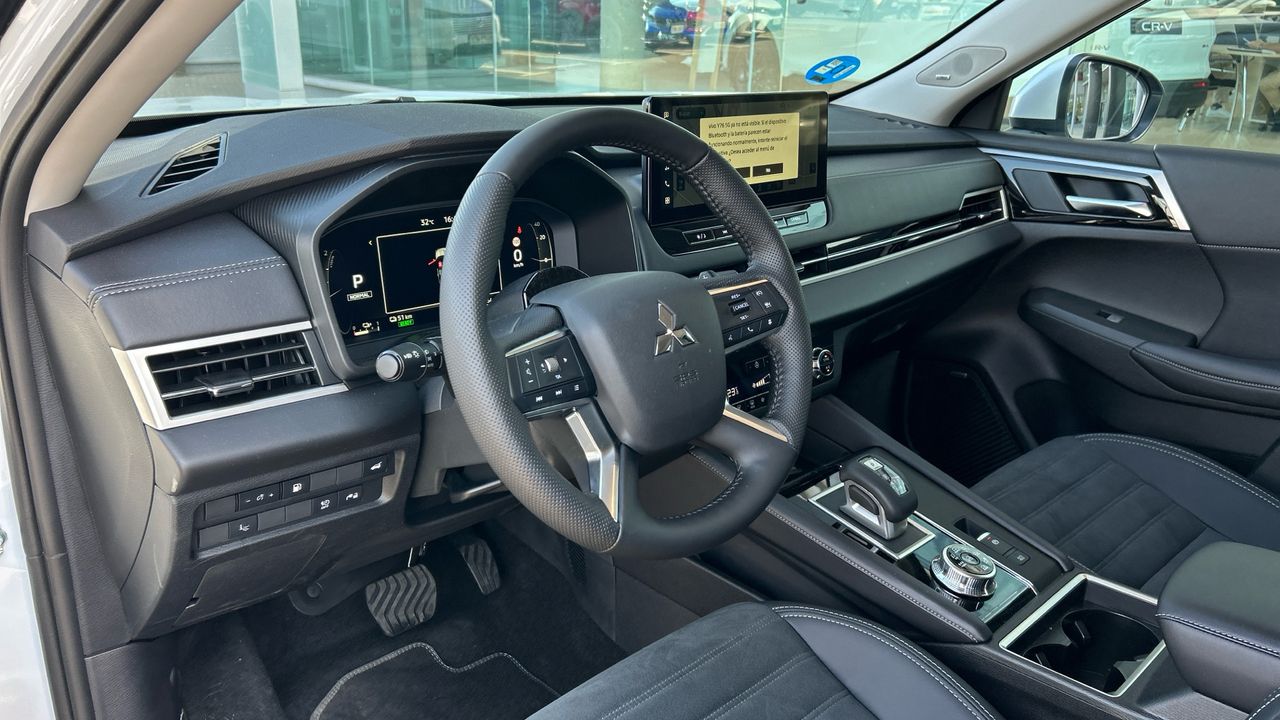 Mitsubishi Outlander 2.4 PHEV KAITEKI 306 5P