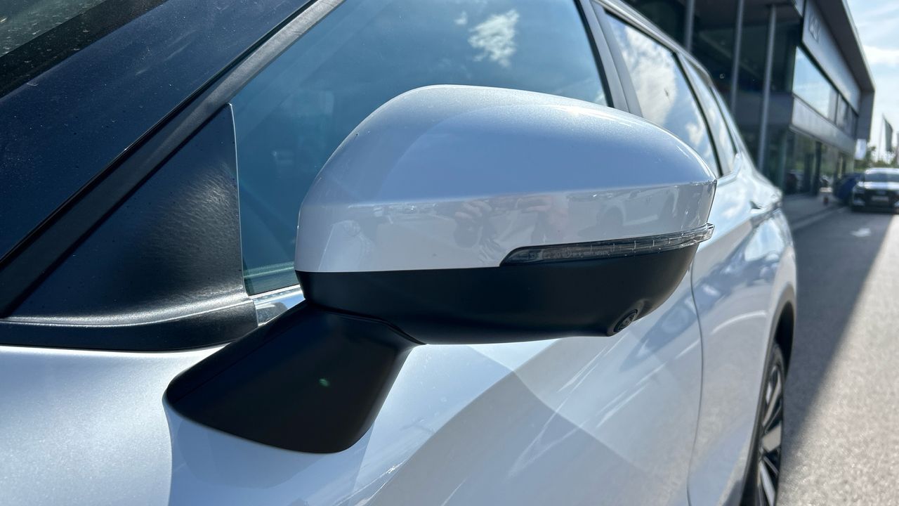 Mitsubishi Outlander 2.4 PHEV KAITEKI 306 5P