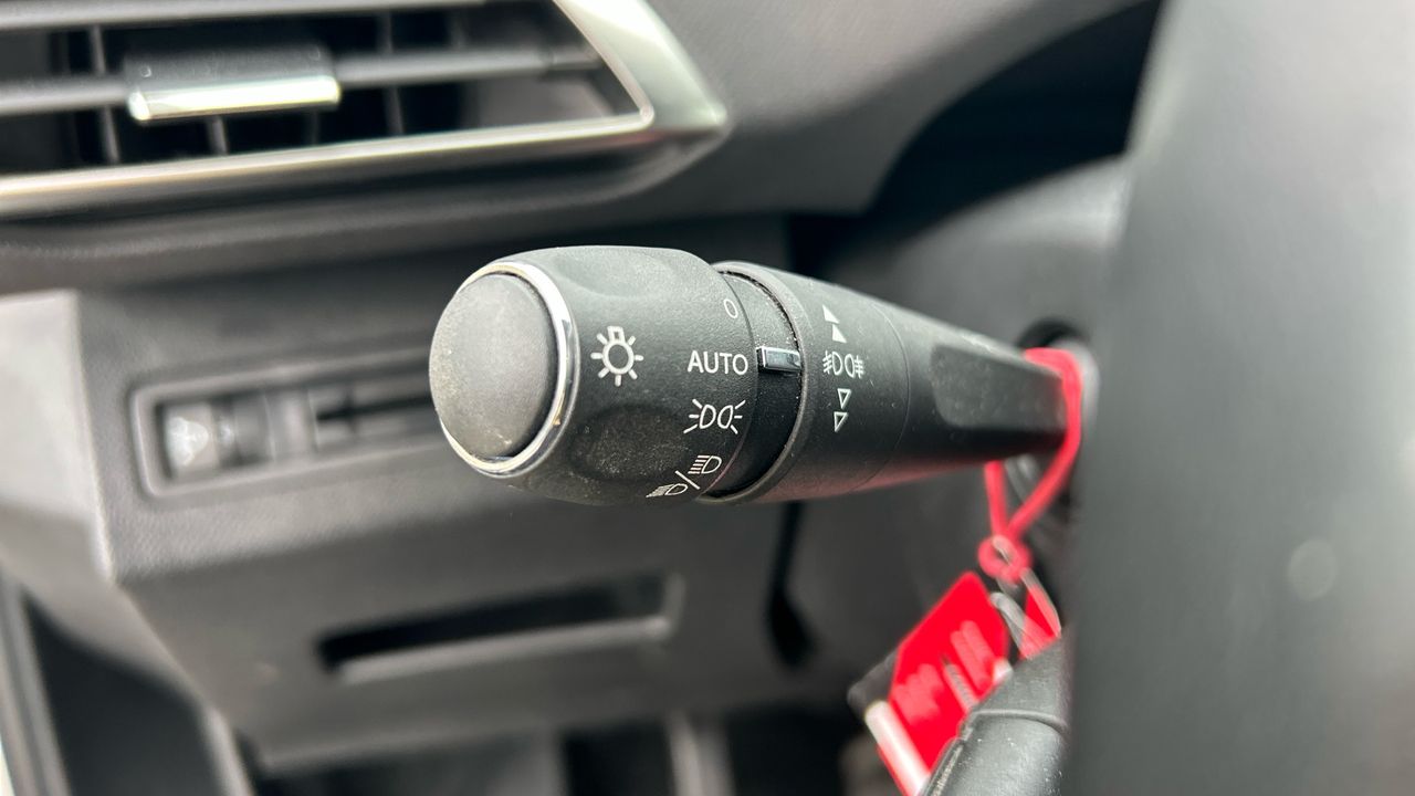 Peugeot 3008 1.2 PURETECH 96KW ALLURE S&S 130 5P