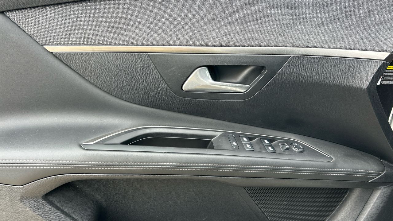 Peugeot 3008 1.2 PURETECH 96KW ALLURE S&S 130 5P