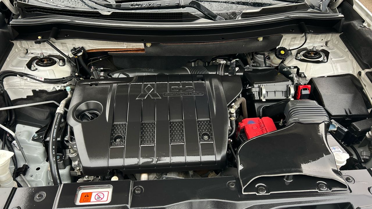 Mitsubishi Outlander 2.3 220 DI-D KAITEKI AUTO 4WD 150 5P 7 Plazas