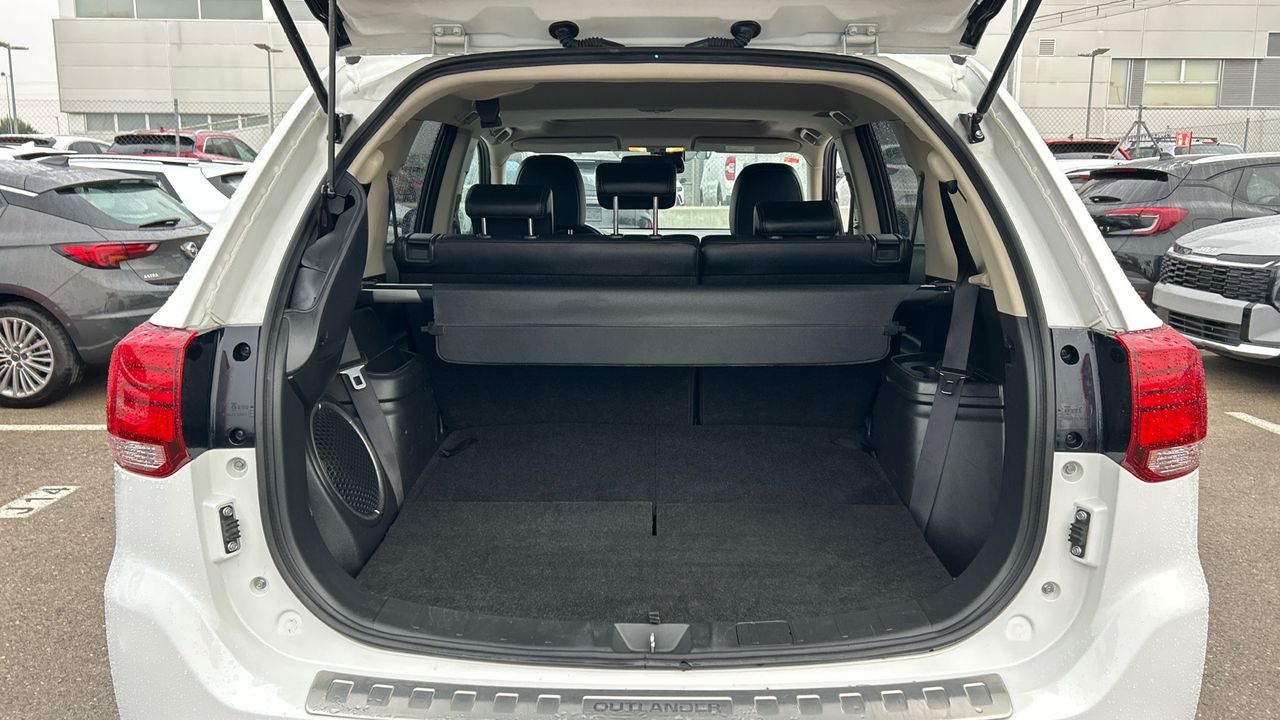 Mitsubishi Outlander 2.3 220 DI-D KAITEKI AUTO 4WD 150 5P 7 Plazas