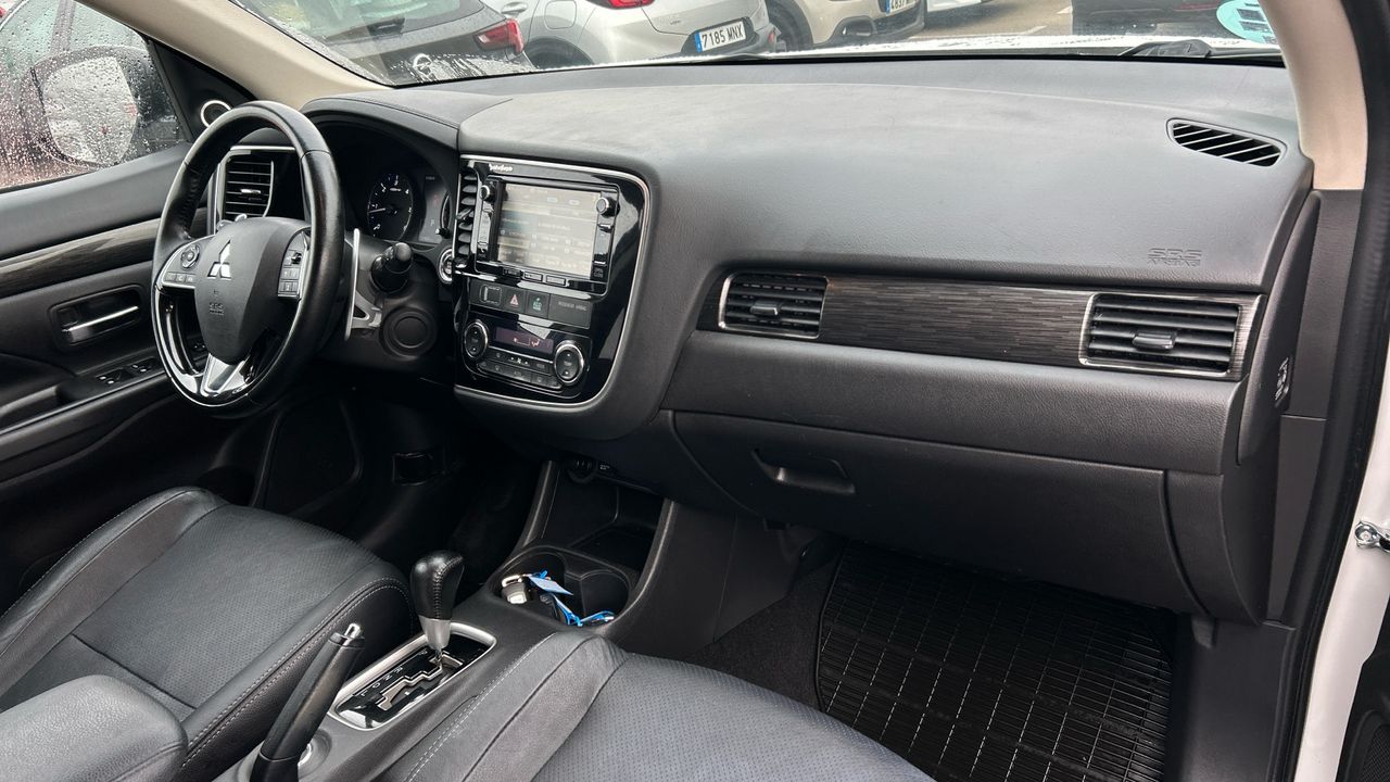 Mitsubishi Outlander 2.3 220 DI-D KAITEKI AUTO 4WD 150 5P 7 Plazas