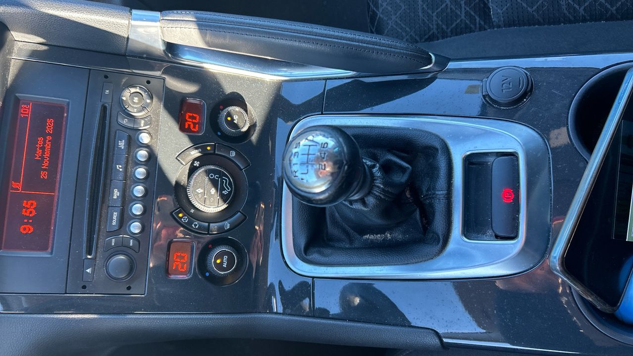 Peugeot 3008 1.2 PURETECH STYLE 130 5P