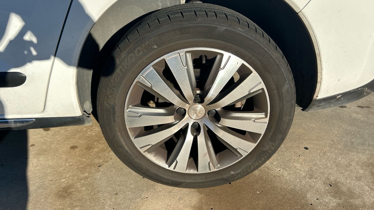 Peugeot 3008 1.2 PURETECH STYLE 130 5P