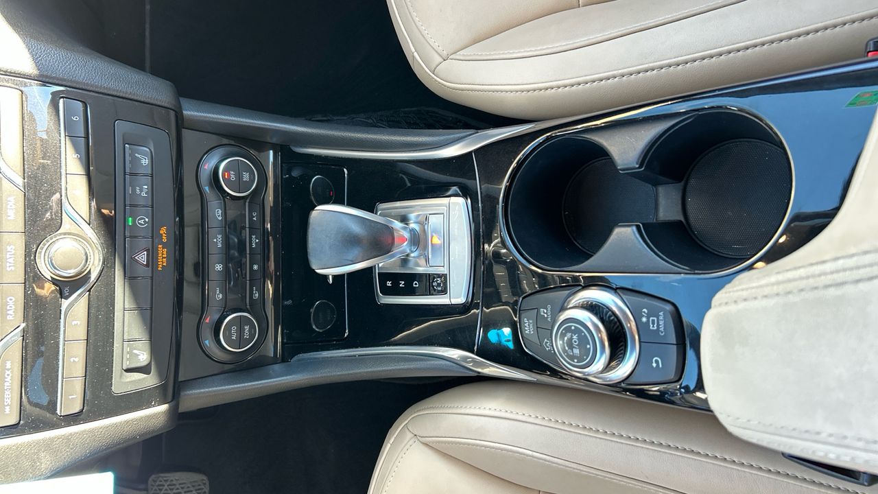 Infiniti QX30 2.2D PREMIUM TECH DCT 4WD 170 5P