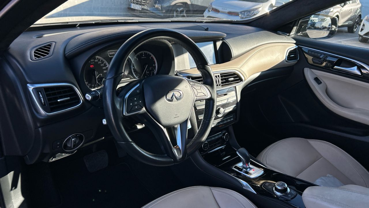 Infiniti QX30 2.2D PREMIUM TECH DCT 4WD 170 5P