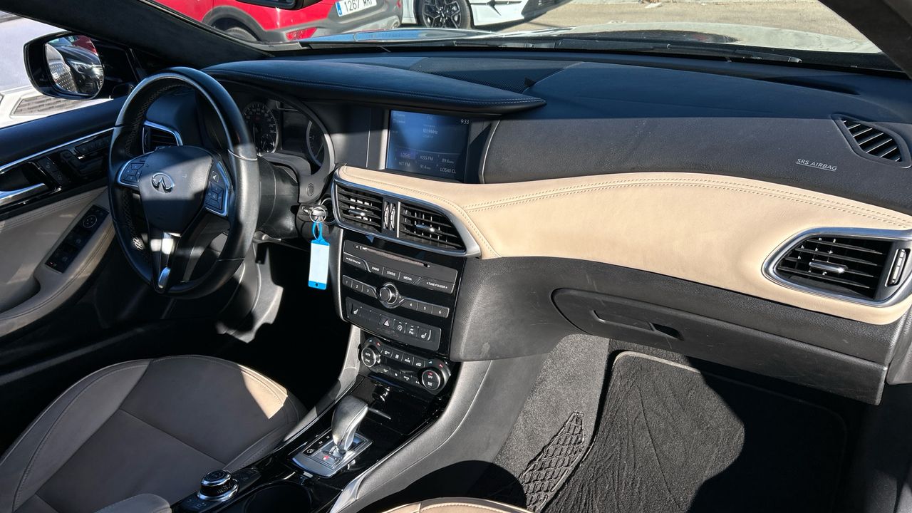 Infiniti QX30 2.2D PREMIUM TECH DCT 4WD 170 5P