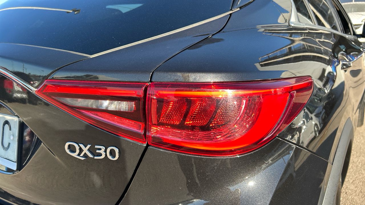 Infiniti QX30 2.2D PREMIUM TECH DCT 4WD 170 5P