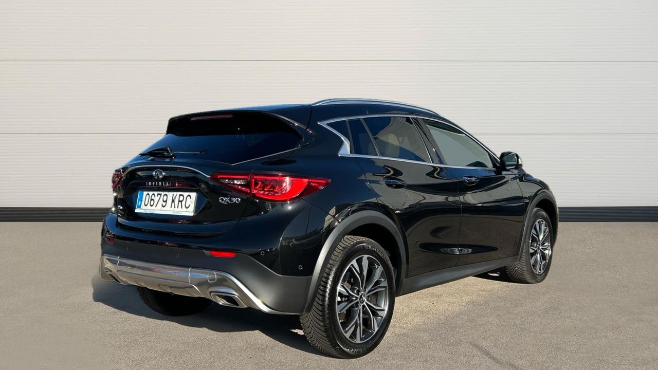 Infiniti QX30 2.2D PREMIUM TECH DCT 4WD 170 5P