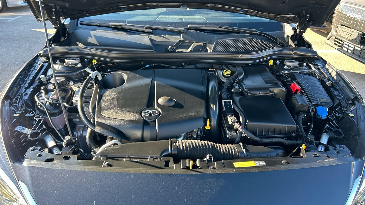 Infiniti QX30 2.2D PREMIUM TECH DCT 4WD 170 5P