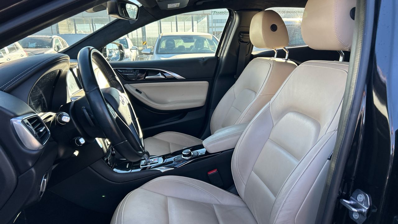 Infiniti QX30 2.2D PREMIUM TECH DCT 4WD 170 5P