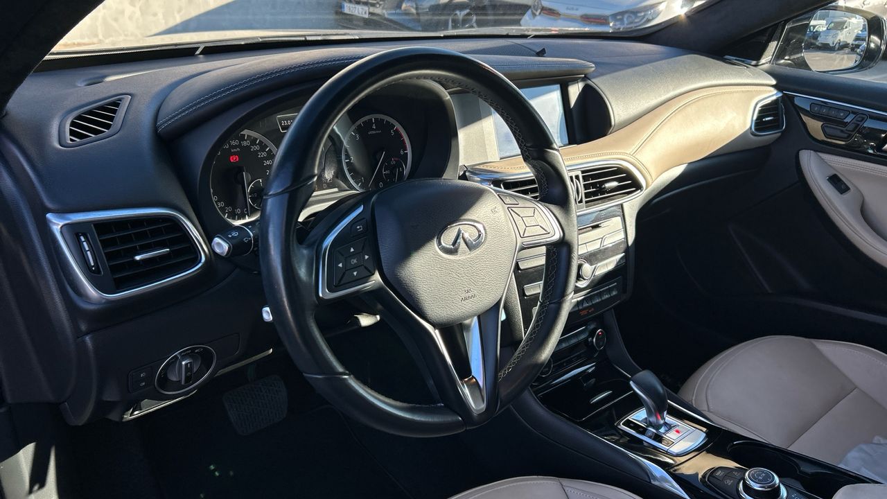 Infiniti QX30 2.2D PREMIUM TECH DCT 4WD 170 5P