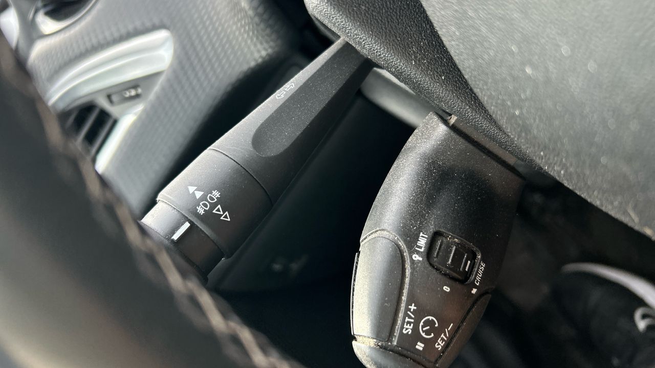 Peugeot 208 1.2L PURETECH 81KW ALLURE 110 5P