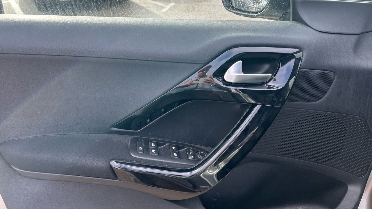 Peugeot 208 1.2L PURETECH 81KW ALLURE 110 5P