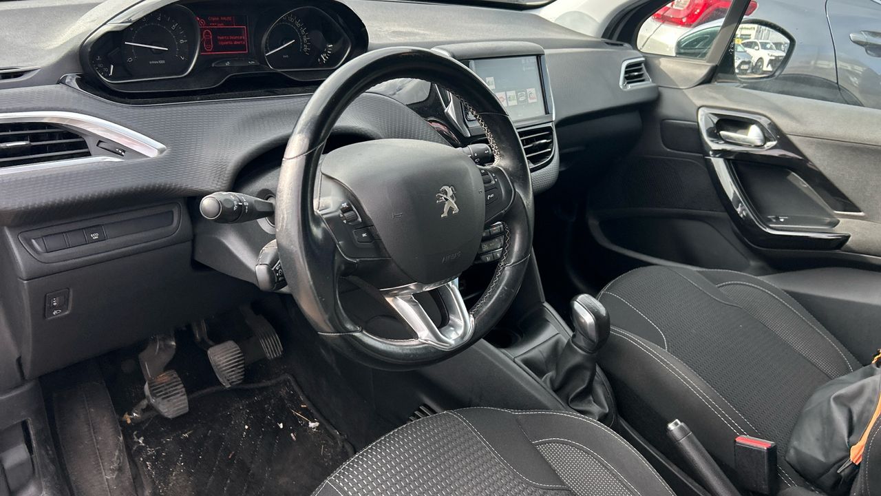 Peugeot 208 1.2L PURETECH 81KW ALLURE 110 5P