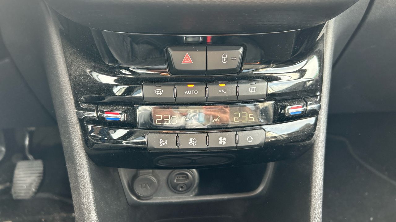 Peugeot 208 1.2L PURETECH 81KW ALLURE 110 5P