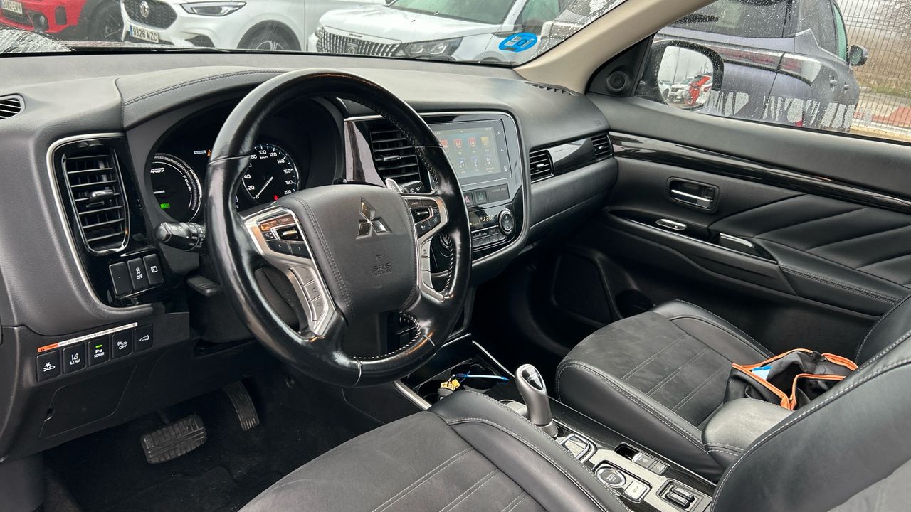 Mitsubishi Outlander 2.0 PHEV KAITEKI AUTO 4WD 203 5P