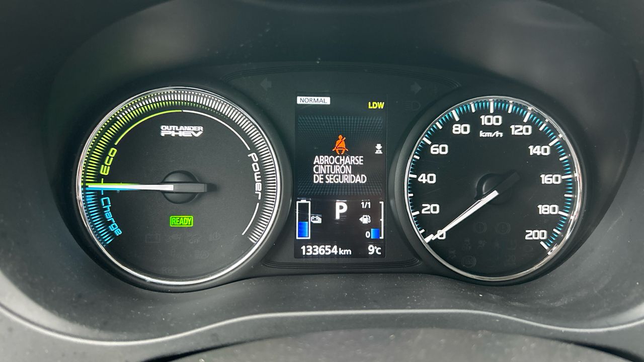 Mitsubishi Outlander 2.0 PHEV KAITEKI AUTO 4WD 203 5P