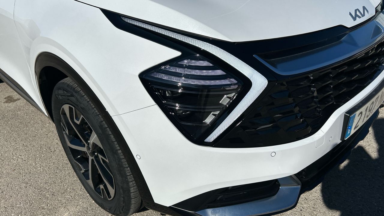 Kia Sportage 1.6 T-GDI HEV TECH AUTO 215 5P