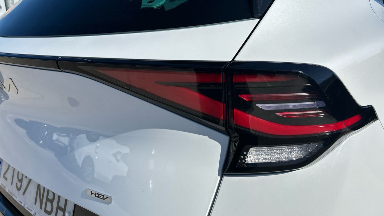 Kia Sportage 1.6 T-GDI HEV TECH AUTO 215 5P