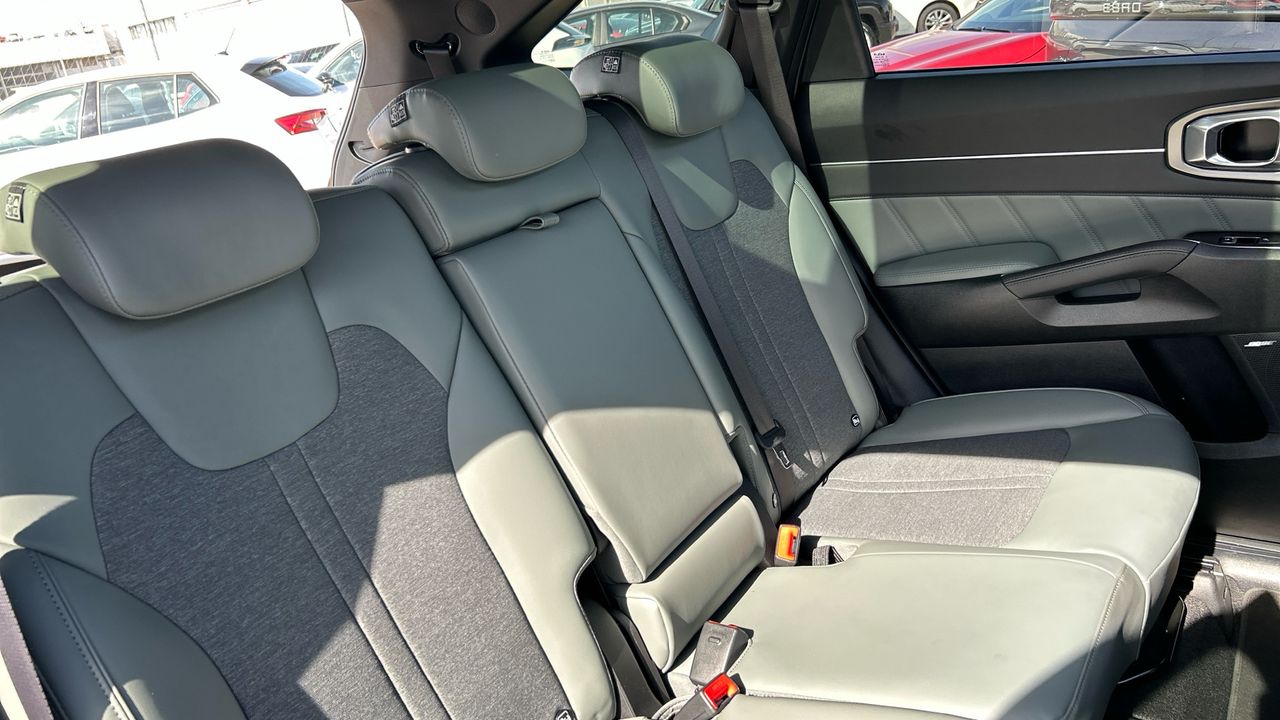 Kia Sorento 1.6 T-GDI HEV EMOTION AUTO 4WD 215 5P 7 Plazas