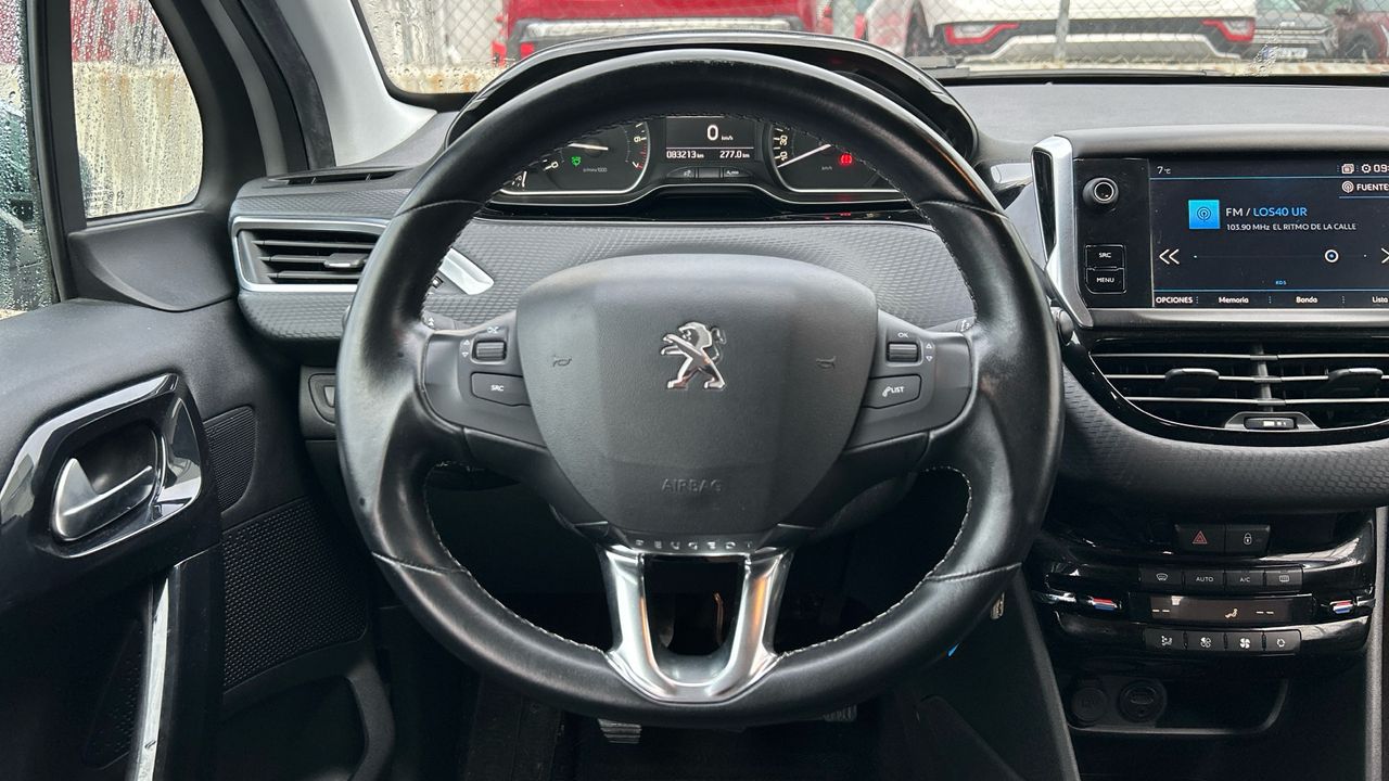 Peugeot 208 1.2L PURETECH 81KW ALLURE 110 5P