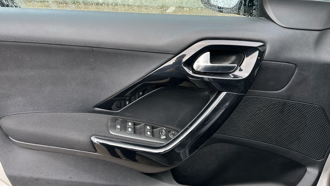 Peugeot 208 1.2L PURETECH 81KW ALLURE 110 5P